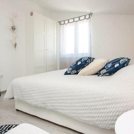 Apartmani Riva Рогозница Экстерьер фото