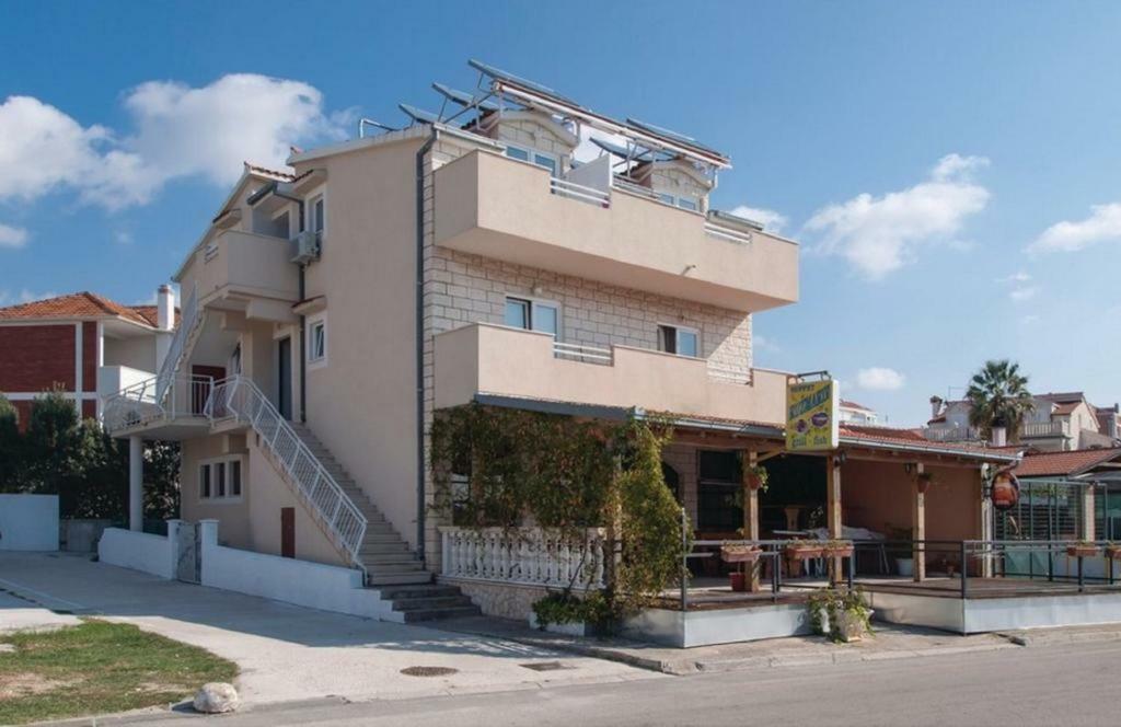 Apartmani Riva Рогозница Экстерьер фото