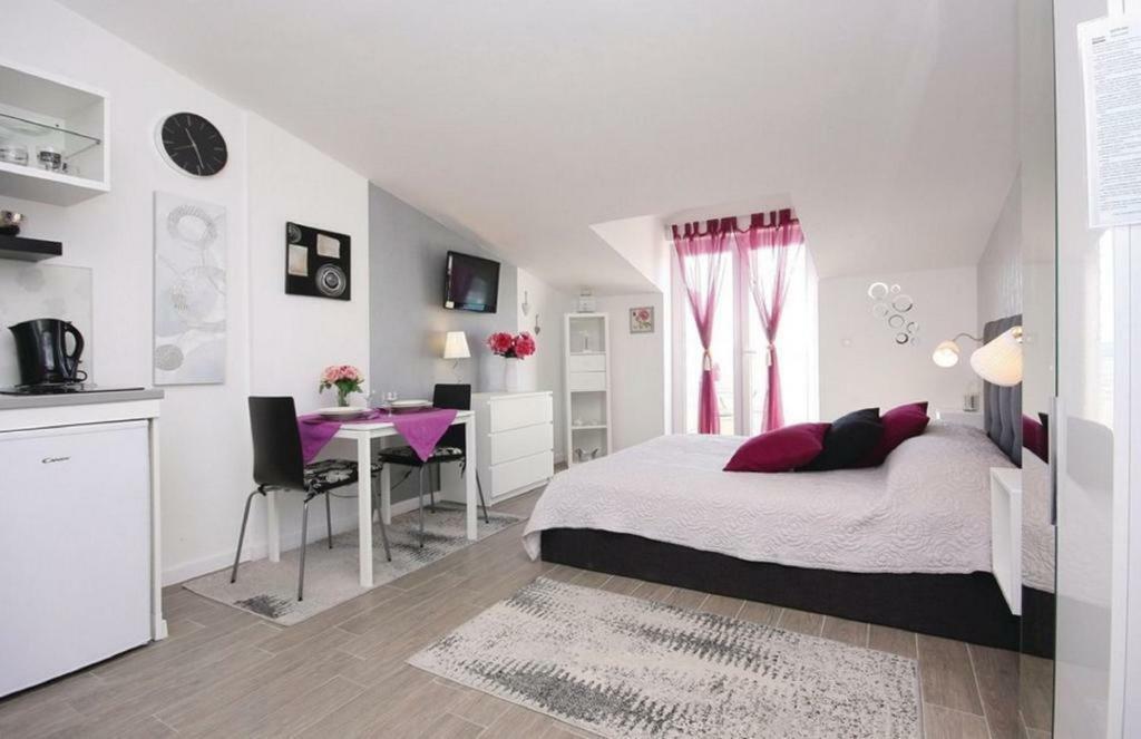 Apartmani Riva Рогозница Экстерьер фото