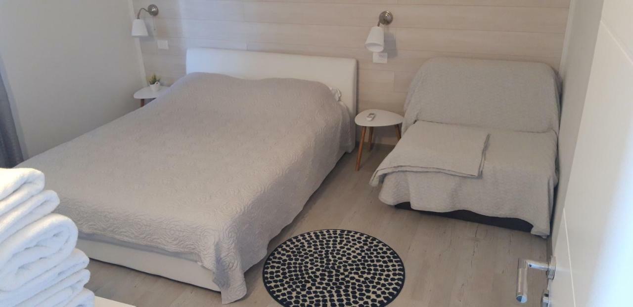 Apartmani Riva Рогозница Экстерьер фото
